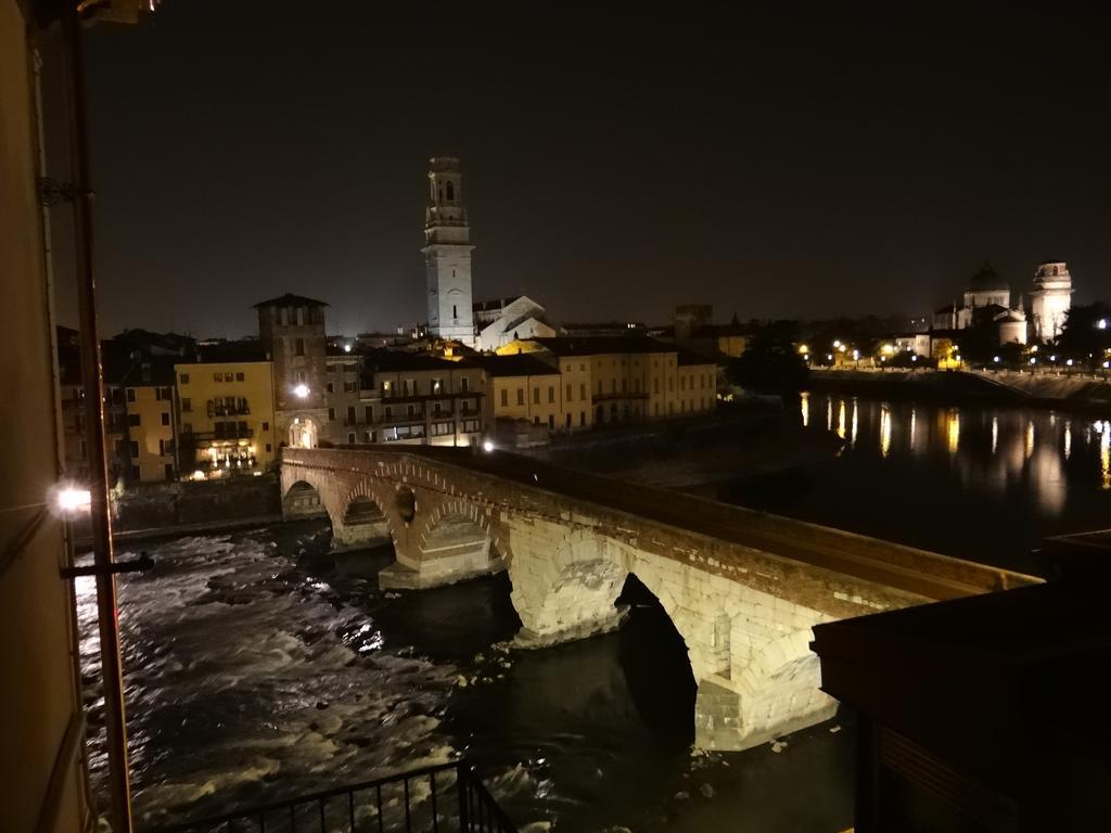 Theater Verona Luxury Apartment Δωμάτιο φωτογραφία
